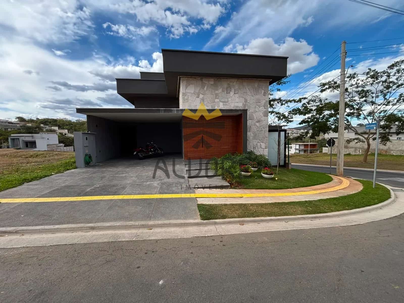 Sobrado Alto Padrão à Venda - Jardins Nápoles