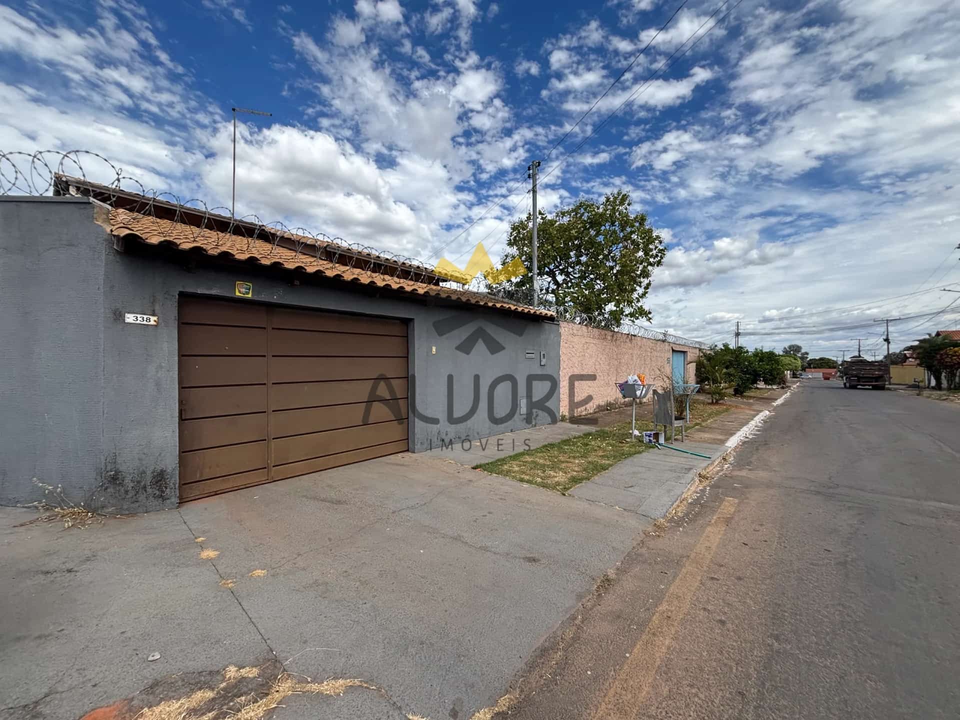 Casa de Esquina para Alugar – Vila Bom Sucesso