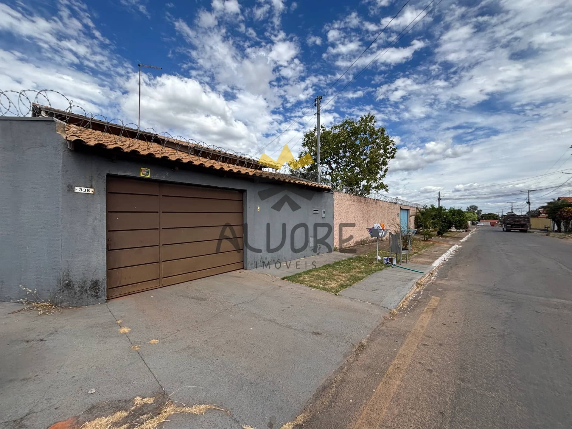 Casa de Esquina para Alugar – Vila Bom Sucesso